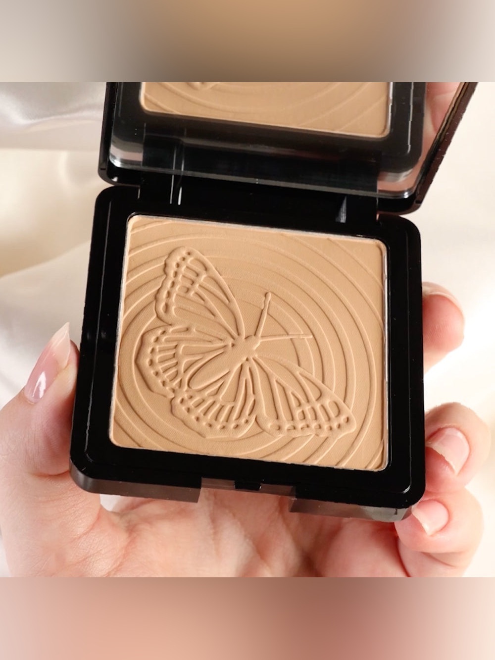 WHATS UP BEAUTY Wind Dancer Pressed Setting Powder in Medium Full Size New 9g
